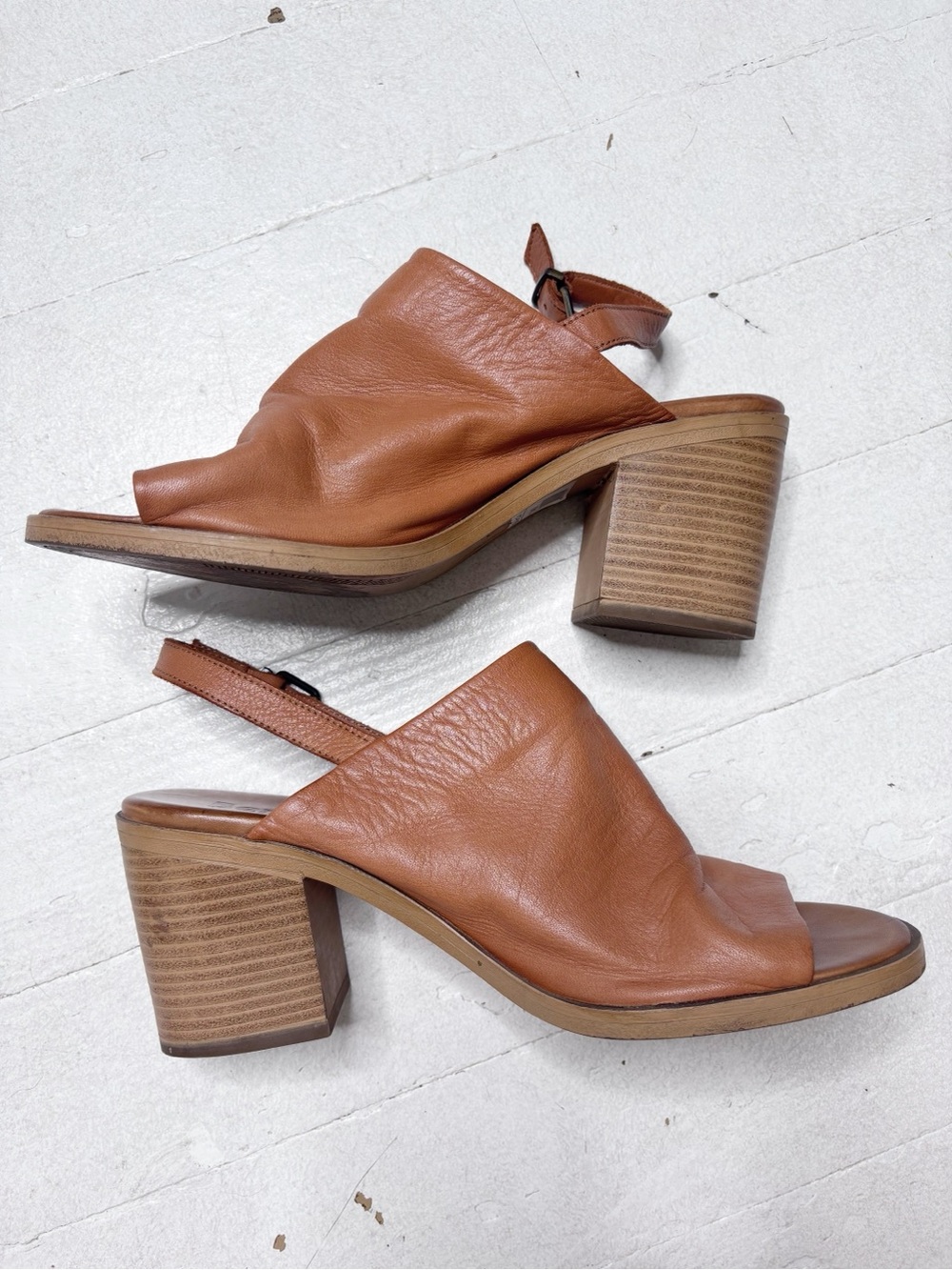 Bertie Issi Tan Leather Sling Back Heeled Sandals Size 40 EUC
